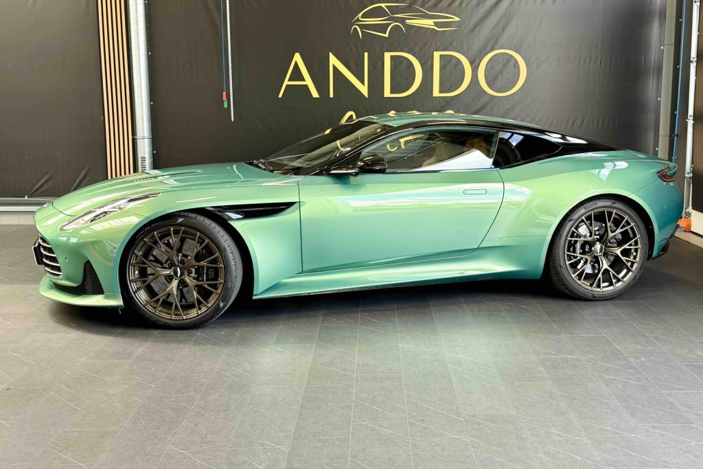 Aston Martin DB12